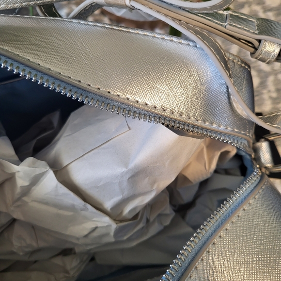 LA|TC cross body bag/purse/makeup, w/pic of tiger and the words "Classy Savage". - Picture 4 of 4